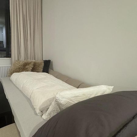 Minimalistic, Flat, Kopavogur Lägenhet Reykjavík Exteriör bild