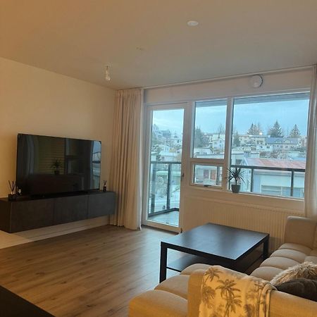 Minimalistic, Flat, Kopavogur Lägenhet Reykjavík Exteriör bild