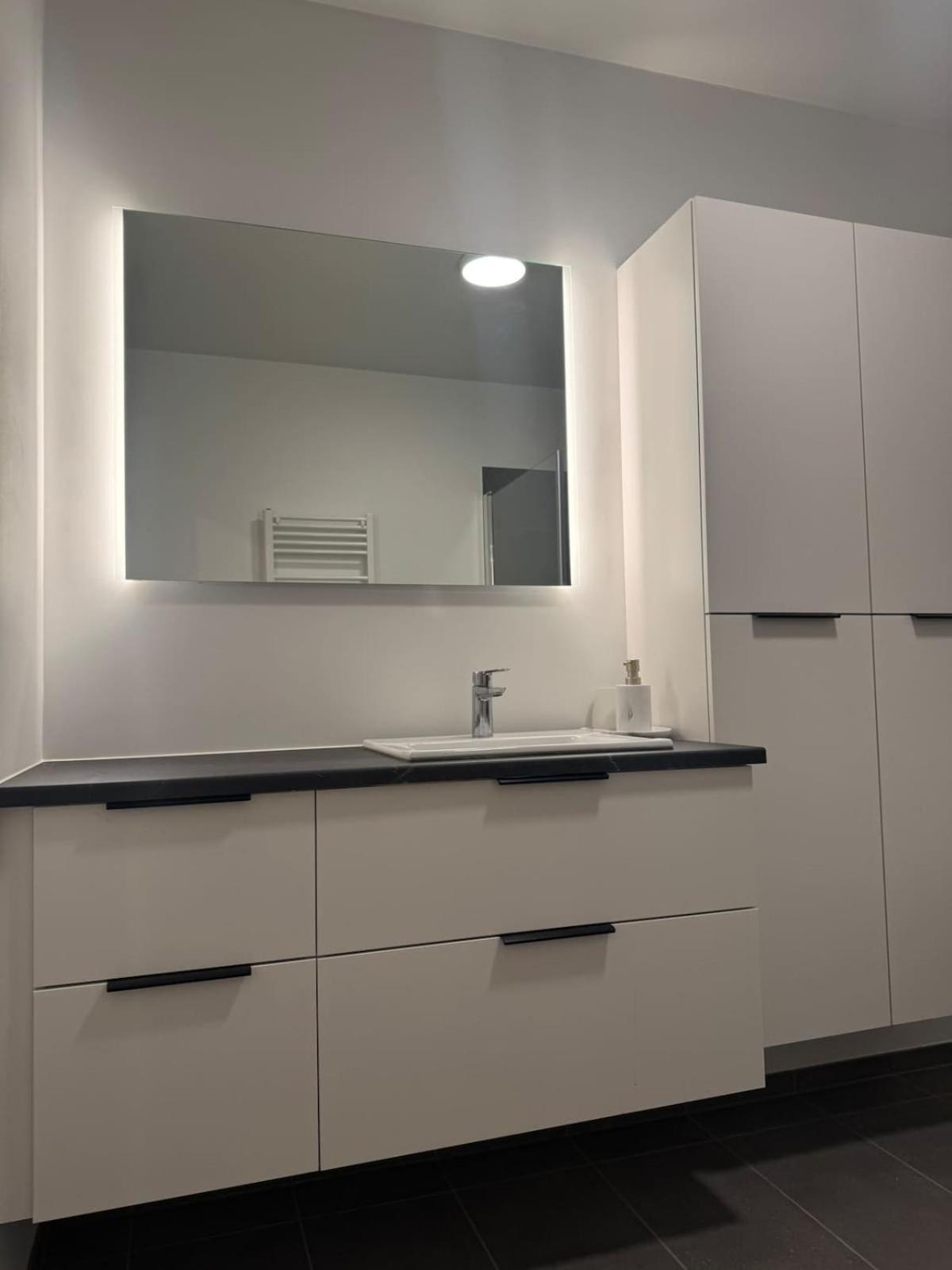 Minimalistic, Flat, Kopavogur Lägenhet Reykjavík Exteriör bild
