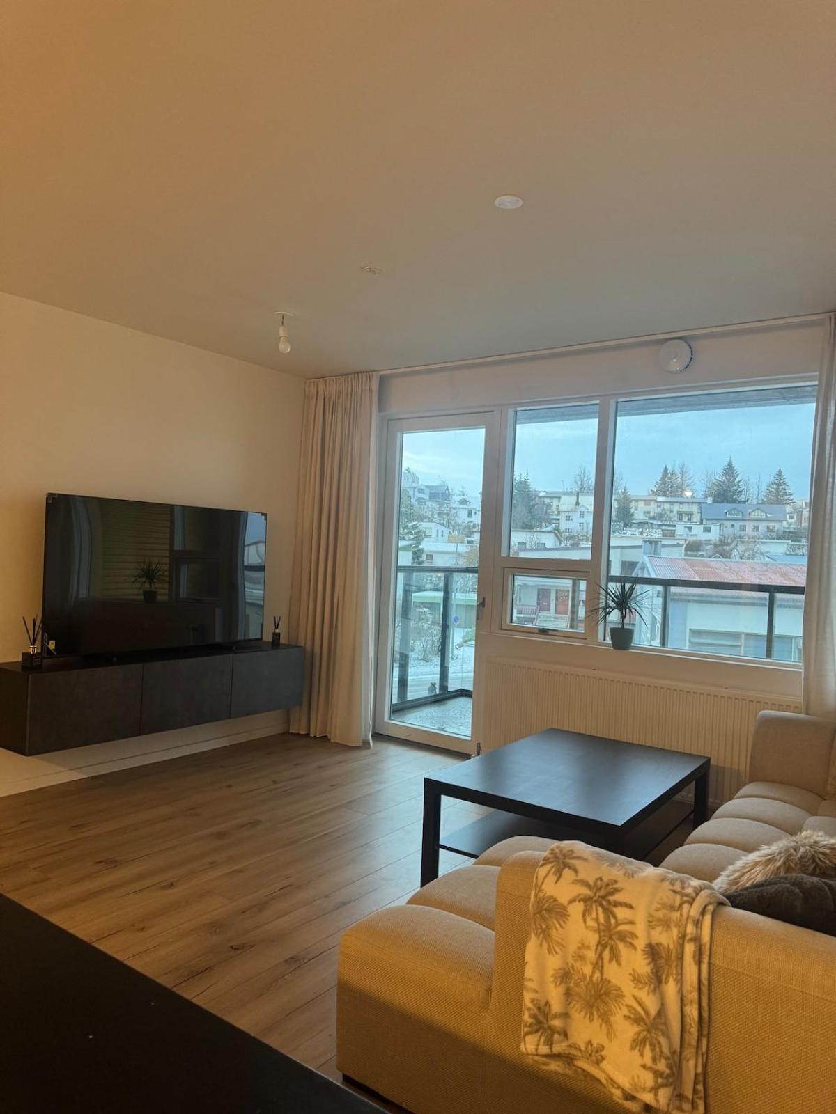 Minimalistic, Flat, Kopavogur Lägenhet Reykjavík Exteriör bild