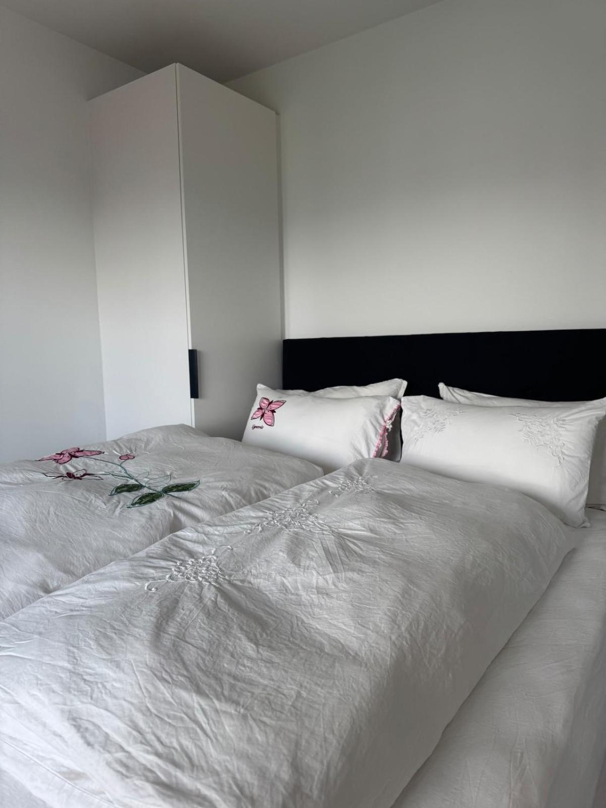 Minimalistic, Flat, Kopavogur Lägenhet Reykjavík Exteriör bild